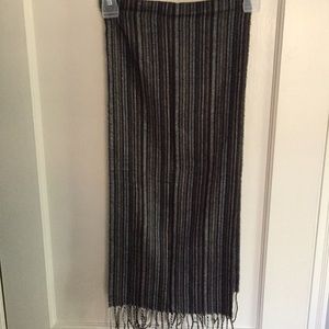 Geoffrey Beene Neck Scarf